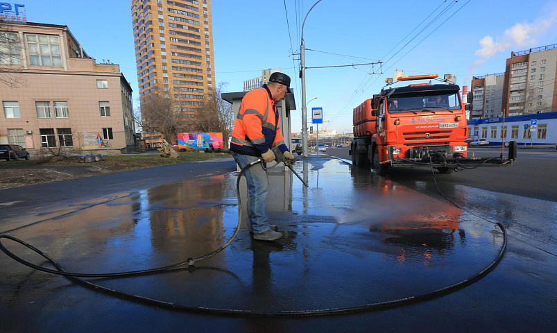 Поэтапную уборку в Ленинском районе организовала местная администрация