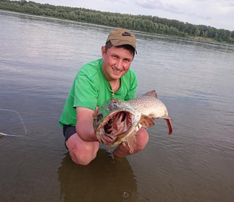 Рыбак поймал «крокодила» в Оби под Новосибирском