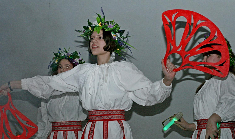 Диаболо, мячи, кольца и гигантский батон: чем жонглировали в Новосибирске
