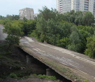 Новосибирцев просят не ездить по старому мосту через реку Тулу